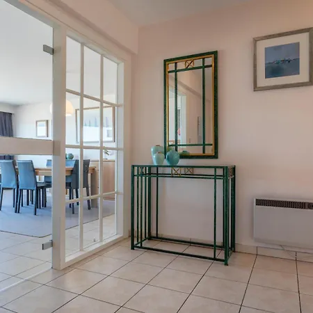 Quo Vadis 0501 - 2 Slaapkamers Tot 6p - Prachtig Zeezicht - Met Garage Appartement Koksijde
